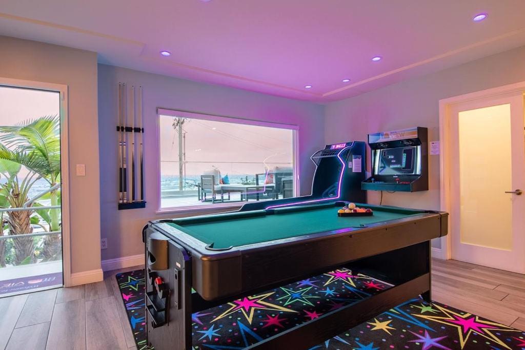 Omg!! A Blue Lagoon In The ♥ Of The City? Game Room, Views, Luxury Holiday home