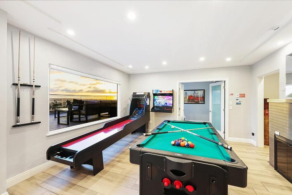 Omg!! A Blue Lagoon In The ♥ Of The City? Game Room, Views, Luxury Holiday home *