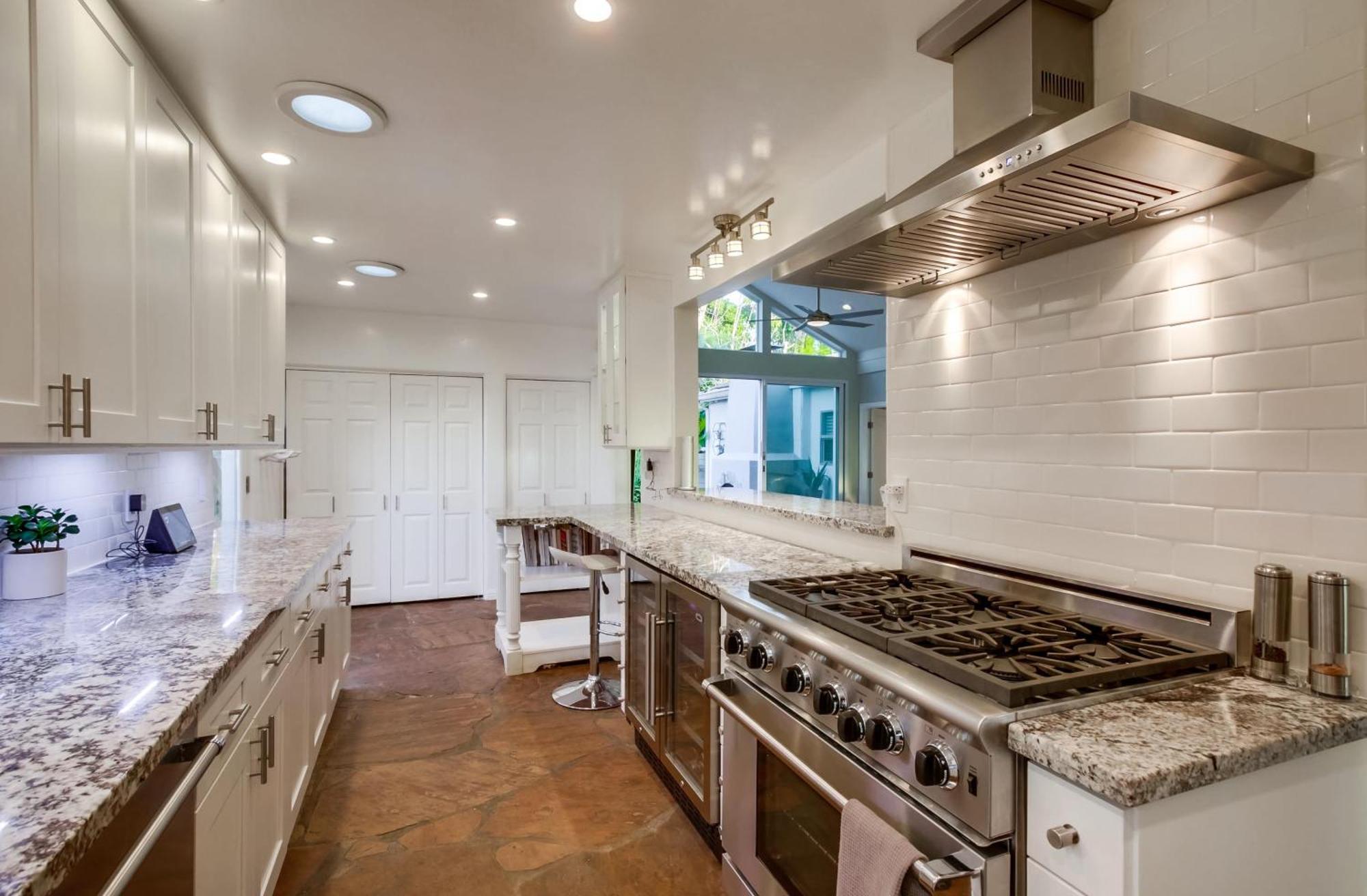 Omg!! A Blue Lagoon In The ♥ Of The City? Game Room, Views, Luxury Holiday home San Diego