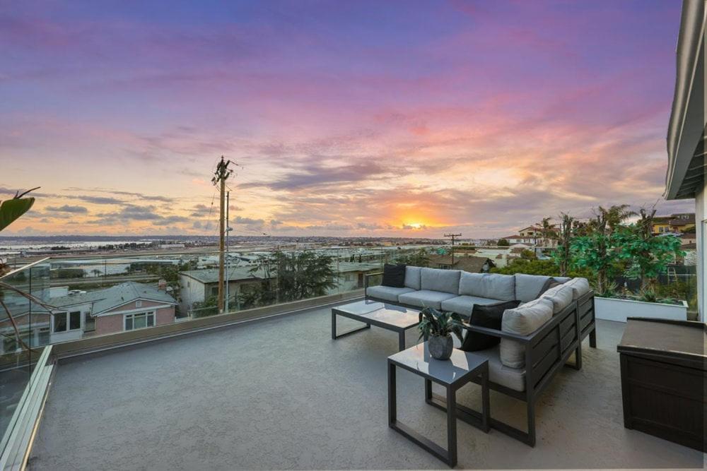 Omg!! A Blue Lagoon In The ♥ Of The City? Game Room, Views, Luxury Holiday home *