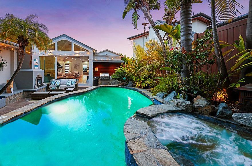Holiday home Omg!! A Blue Lagoon In The ♥ Of The City? Game Room, Views, Luxury
