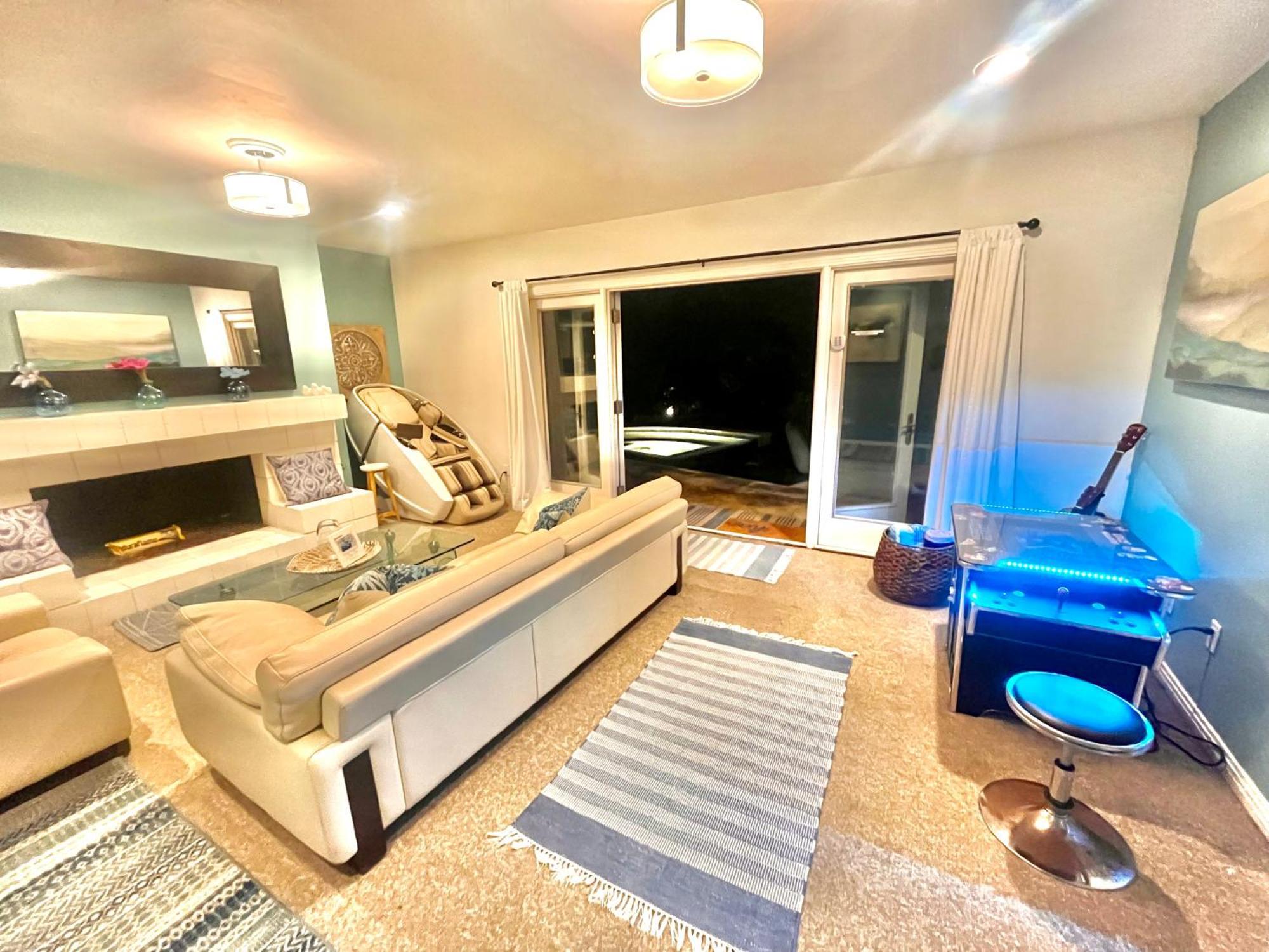 The Pool Side Hideaway With Golf Cart Apartment