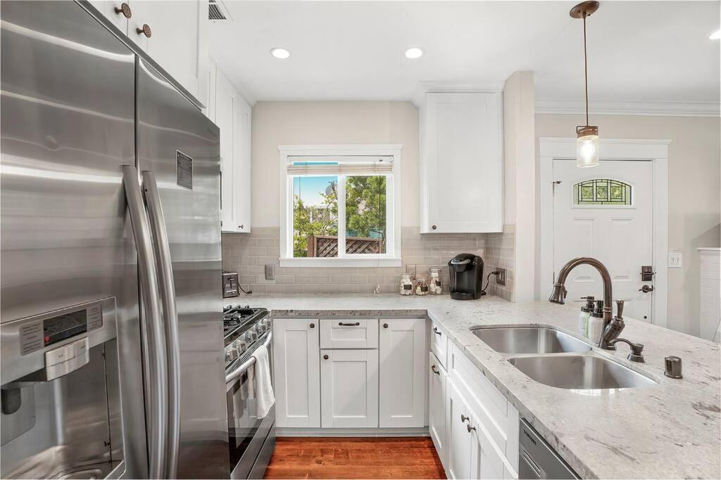 Modern Oasis With Jacuzzi In Our North Park Retreat Holiday home