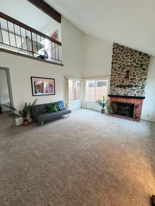 Beautiful House In Mira Mesa Villa