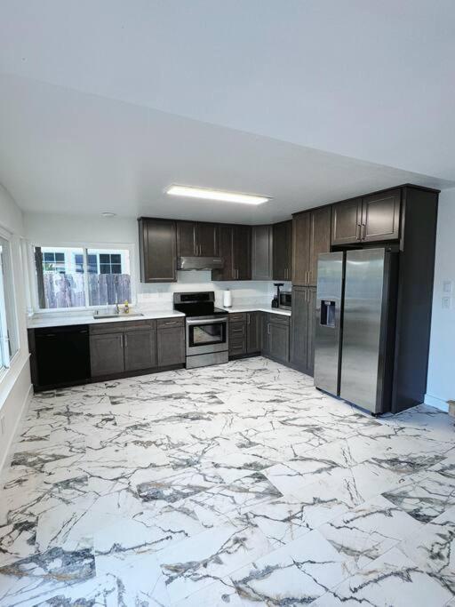 Beautiful House In Mira Mesa Villa
