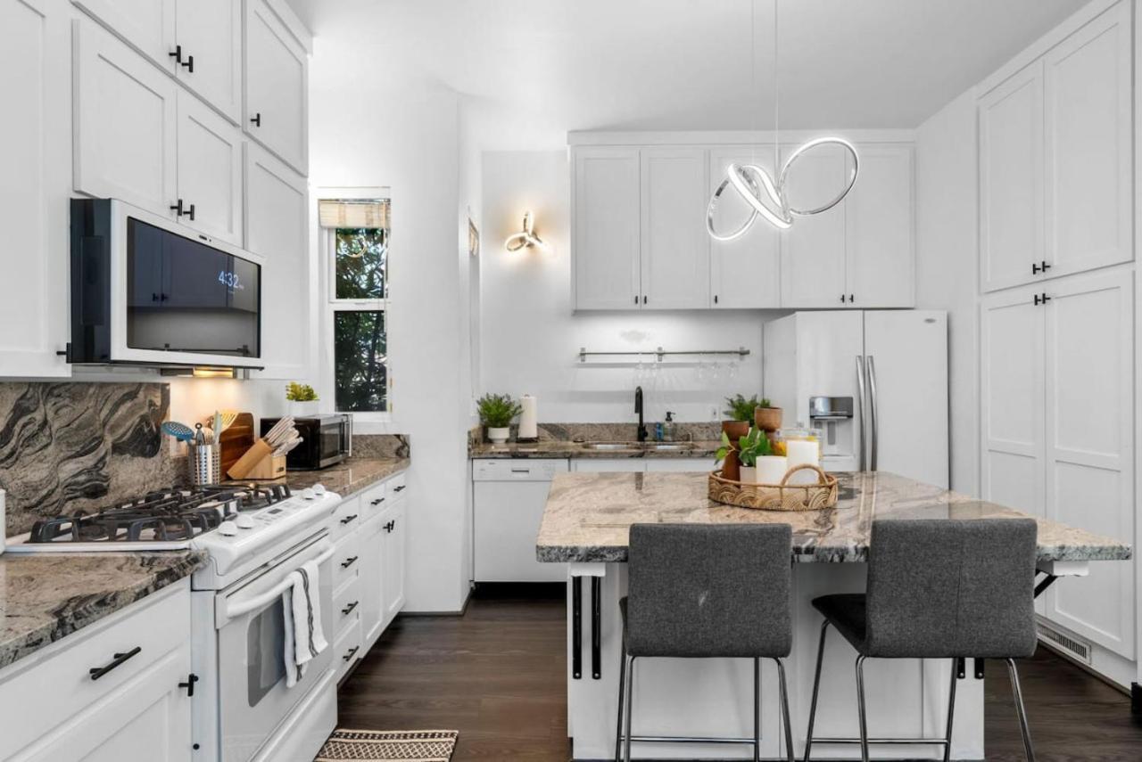 Charming And Elegant With Stunning Rooftop View