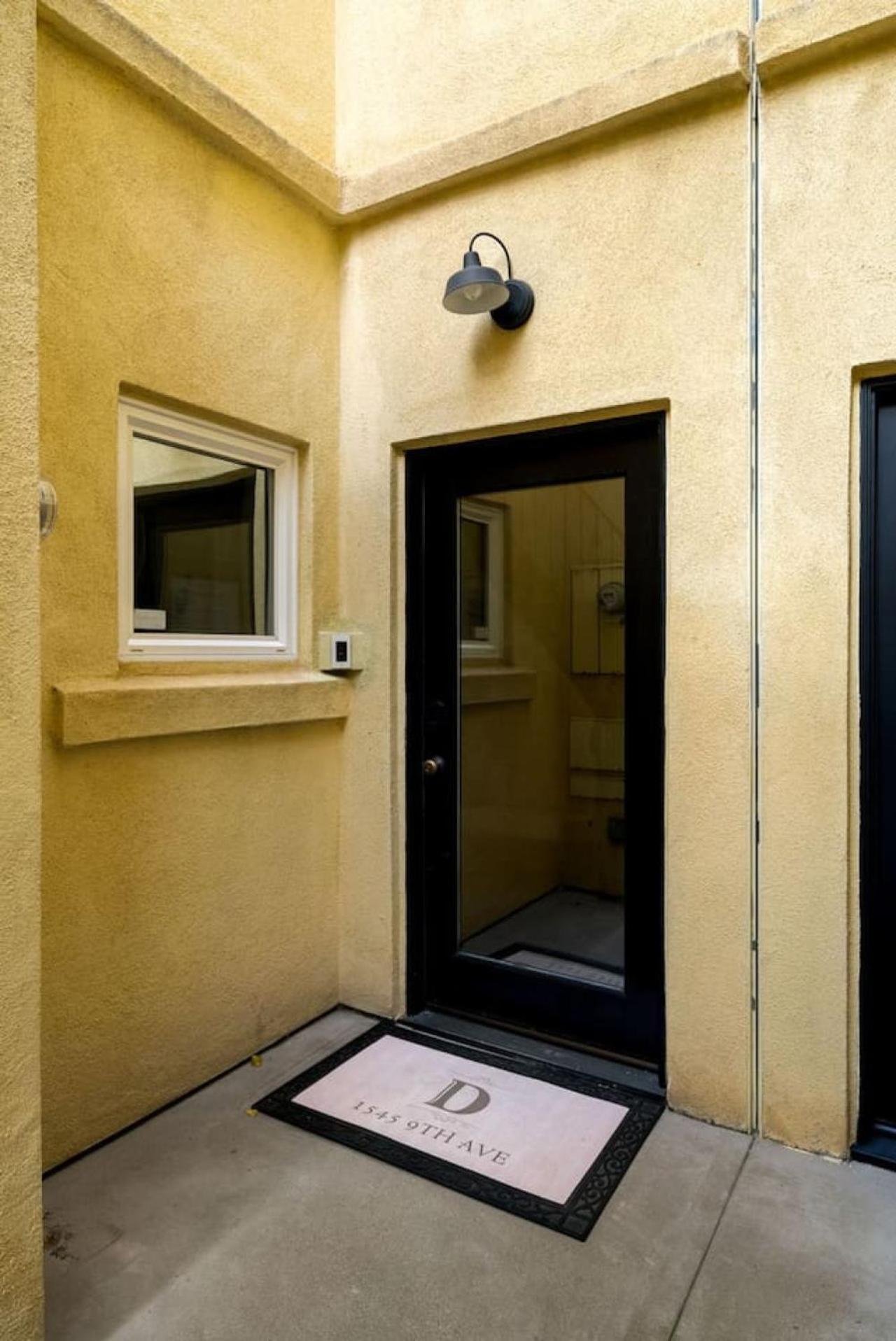 Charming And Elegant With Stunning Rooftop View Apartment