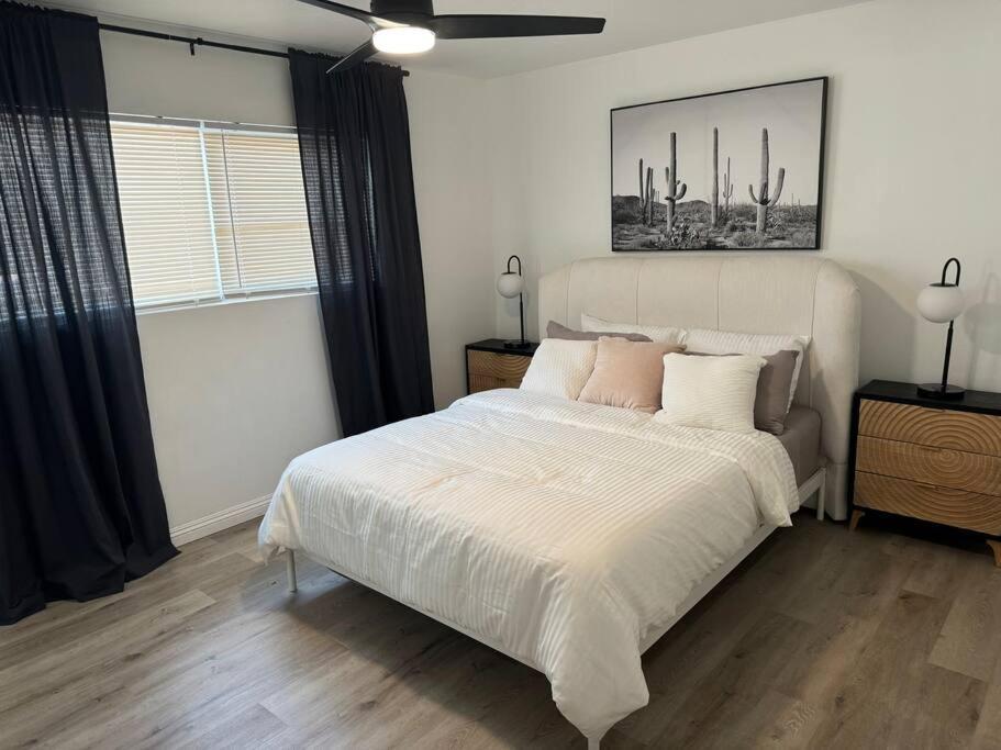 Spacious Beautifully Furnished 5 Bedrooms 3 Full Bath House With Ping Pong And Pool Table And 85 In Tv In Game