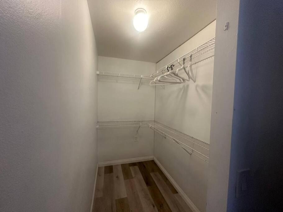 Holiday home Spacious Beautifully Furnished 5 Bedrooms 3 Full Bath House With Ping Pong And Pool Table And 85 In Tv In Game *