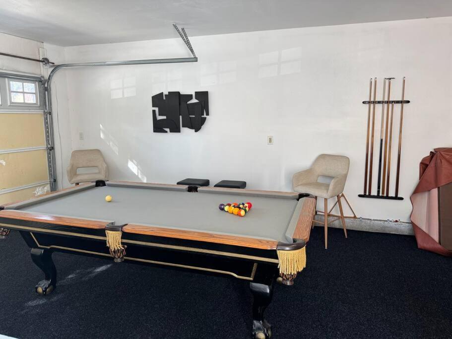 Spacious Beautifully Furnished 5 Bedrooms 3 Full Bath House With Ping Pong And Pool Table And 85 In Tv In Game * San Diego