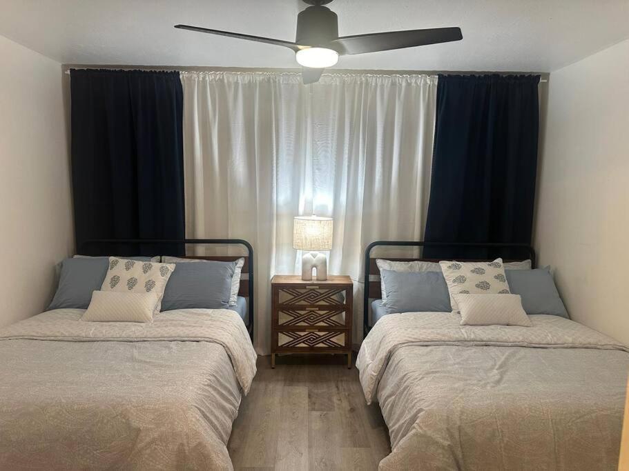 Spacious Beautifully Furnished 5 Bedrooms 3 Full Bath House With Ping Pong And Pool Table And 85 In Tv In Game