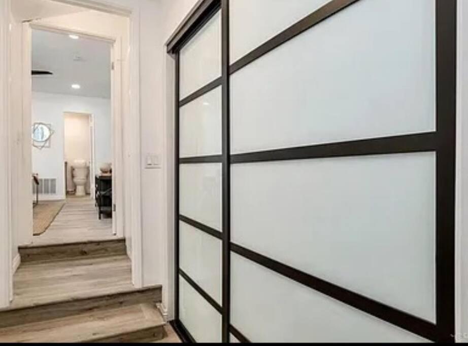 Spacious Beautifully Furnished 5 Bedrooms 3 Full Bath House With Ping Pong And Pool Table And 85 In Tv In Game * San Diego