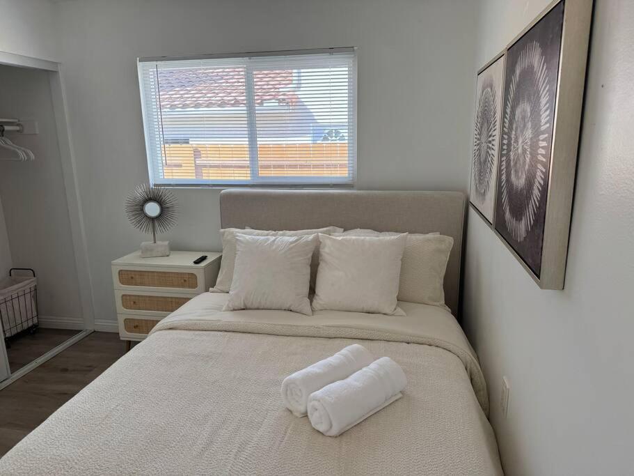 Spacious Beautifully Furnished 5 Bedrooms 3 Full Bath House With Ping Pong And Pool Table And 85 In Tv In Game Holiday home *