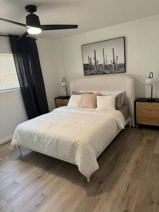 Holiday home Spacious Beautifully Furnished 5 Bedrooms 3 Full Bath House With Ping Pong And Pool Table And 85 In Tv In Game *