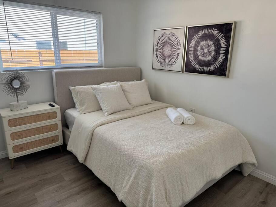Spacious Beautifully Furnished 5 Bedrooms 3 Full Bath House With Ping Pong And Pool Table And 85 In Tv In Game Holiday home *