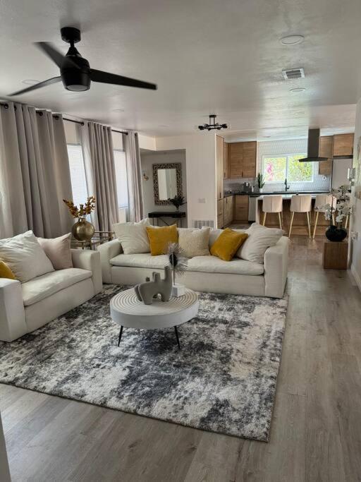 Holiday home Spacious Beautifully Furnished 5 Bedrooms 3 Full Bath House With Ping Pong And Pool Table And 85 In Tv In Game