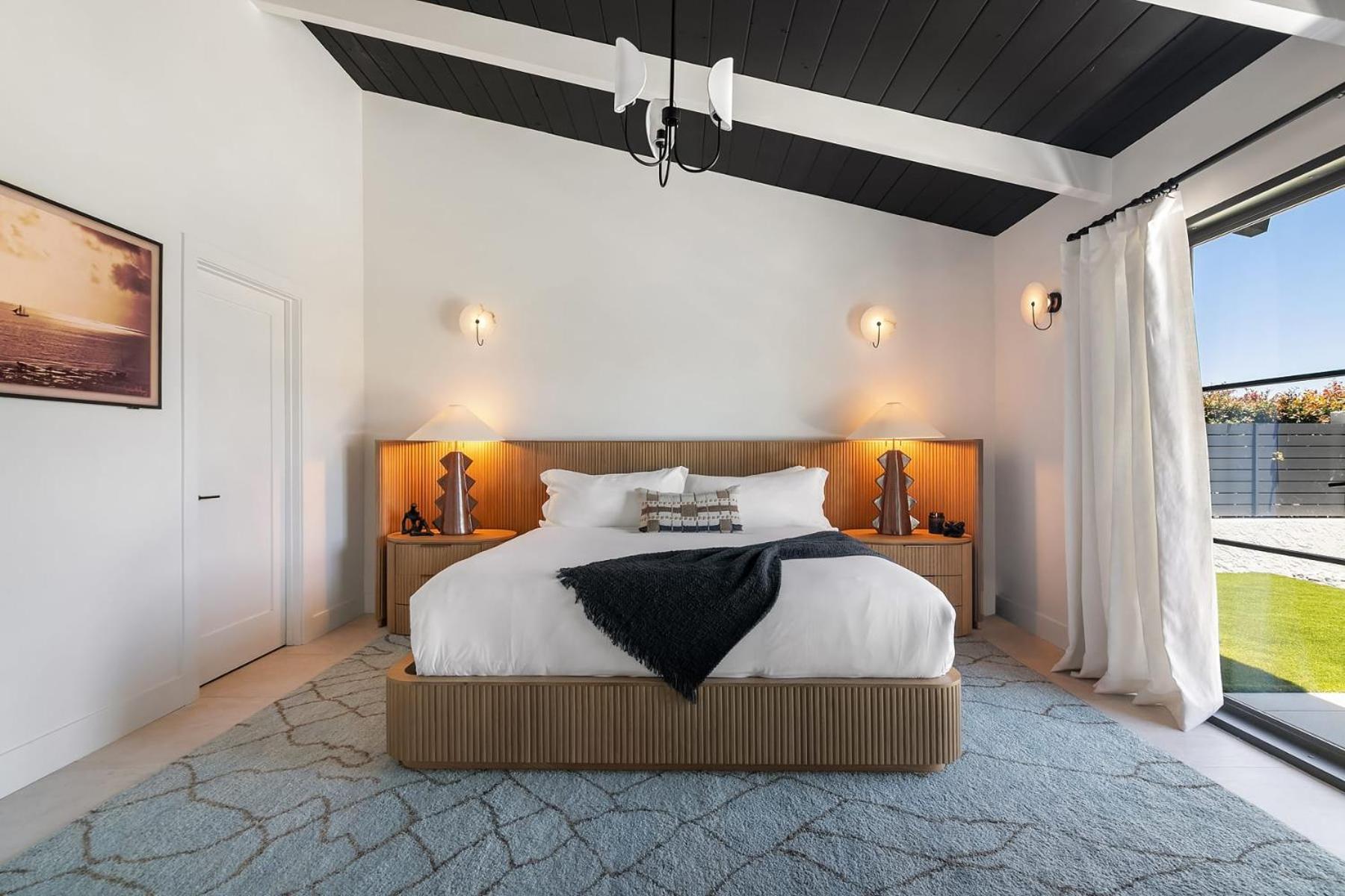 Del Mar Elegant Haven With Mountain Vistas