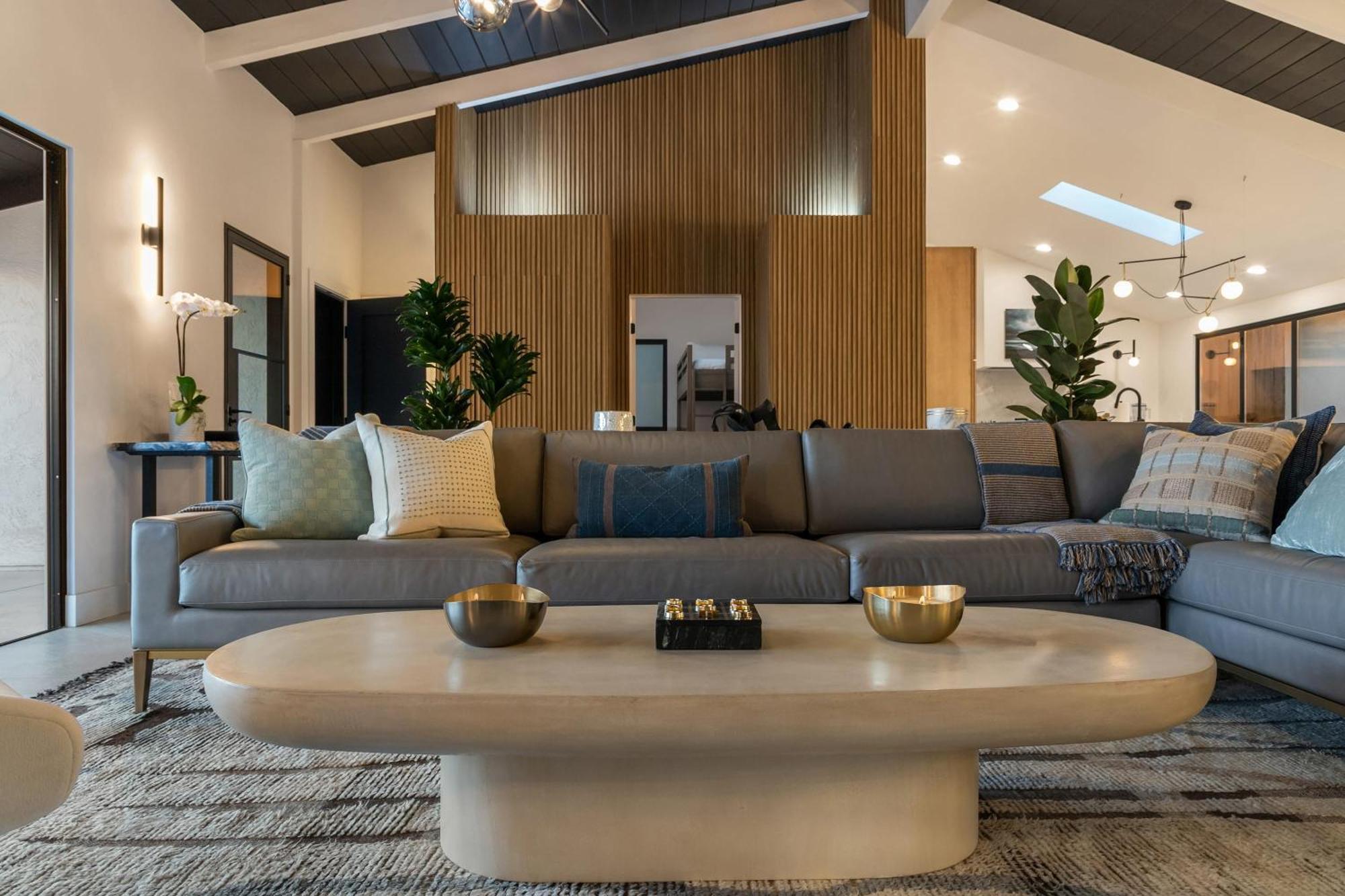 Del Mar Elegant Haven With Mountain Vistas Holiday home