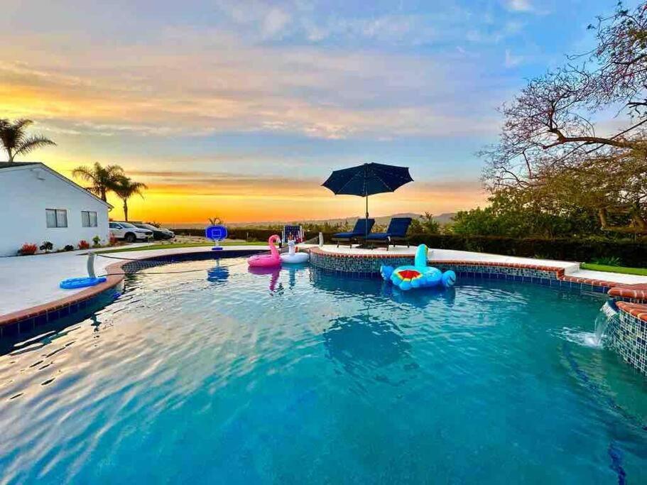Immaculate 5br Micro With Heated Pool & Holiday home