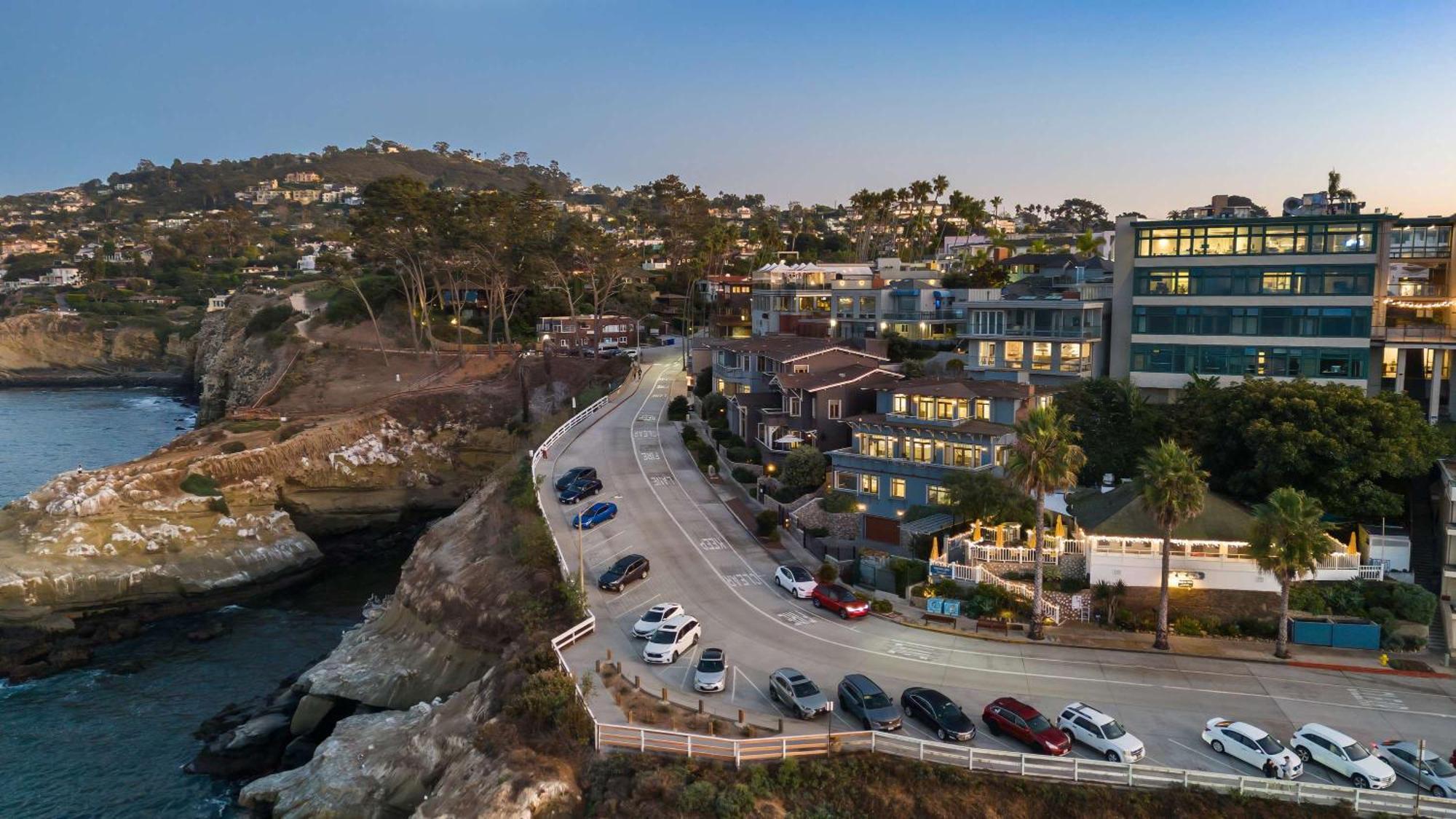 Holiday home La Jolla Cove-oceanfront 5600sf 3br+loft 5ba House Villiage Location Walk Everywhere *