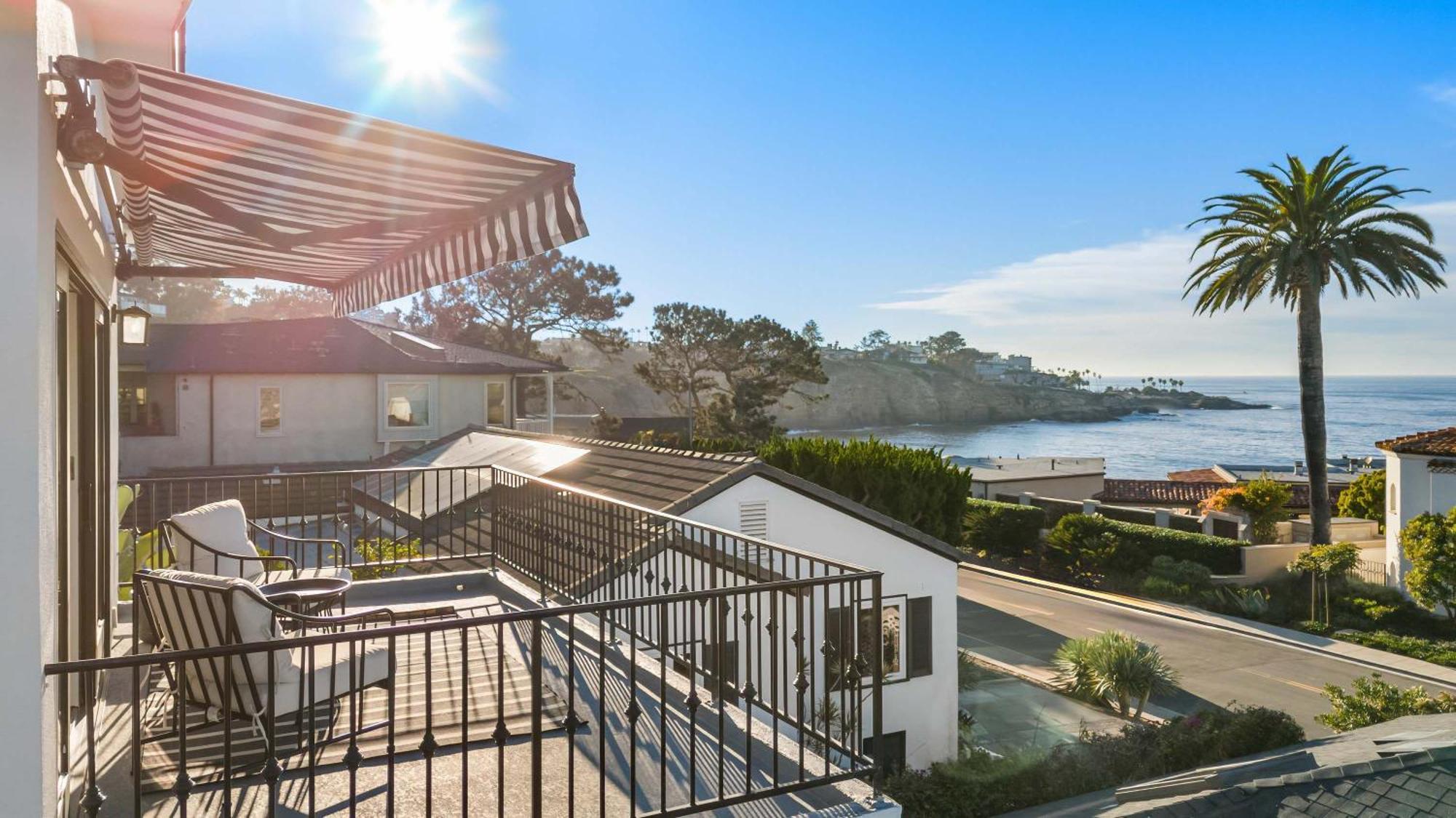 Pacific Perfection - Ocean Views Jacuzzi Walk To And Dining Holiday home