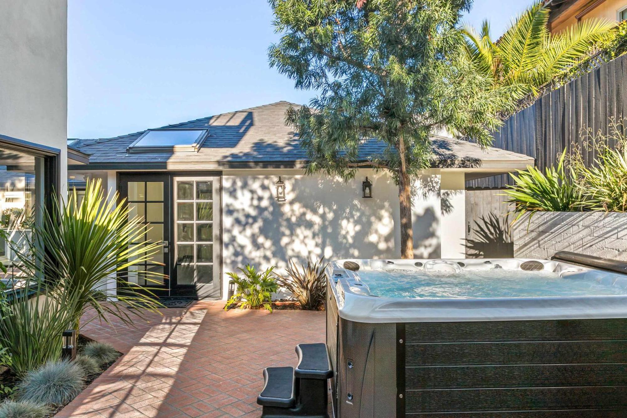 Pacific Perfection - Ocean Views Jacuzzi Walk To And Dining Holiday home