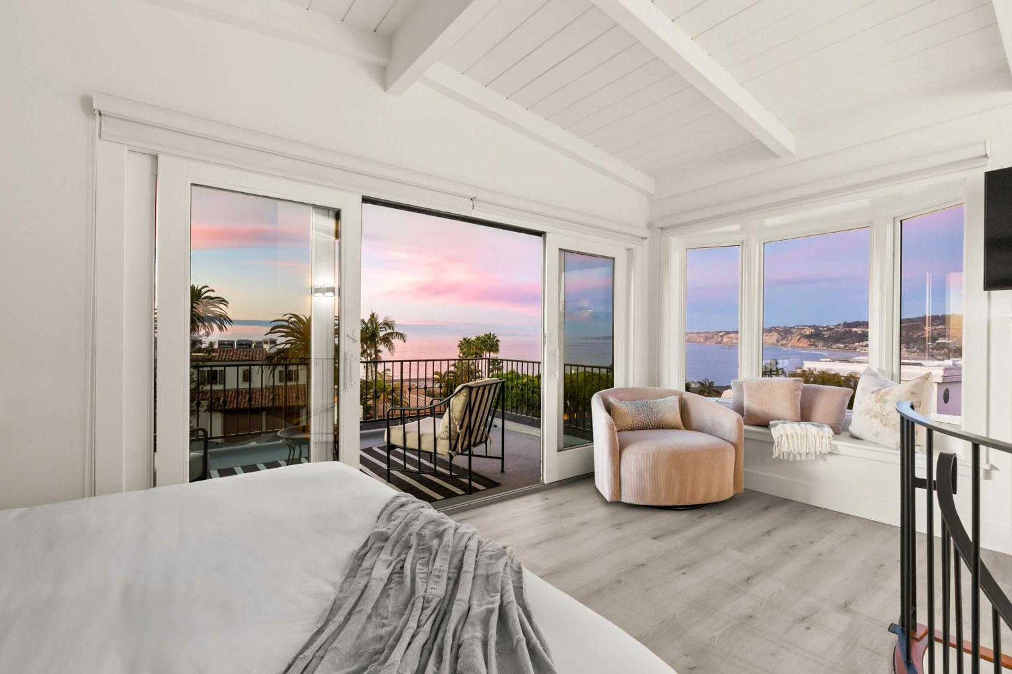 Holiday home Pacific Perfection - Ocean Views Jacuzzi Walk To And Dining