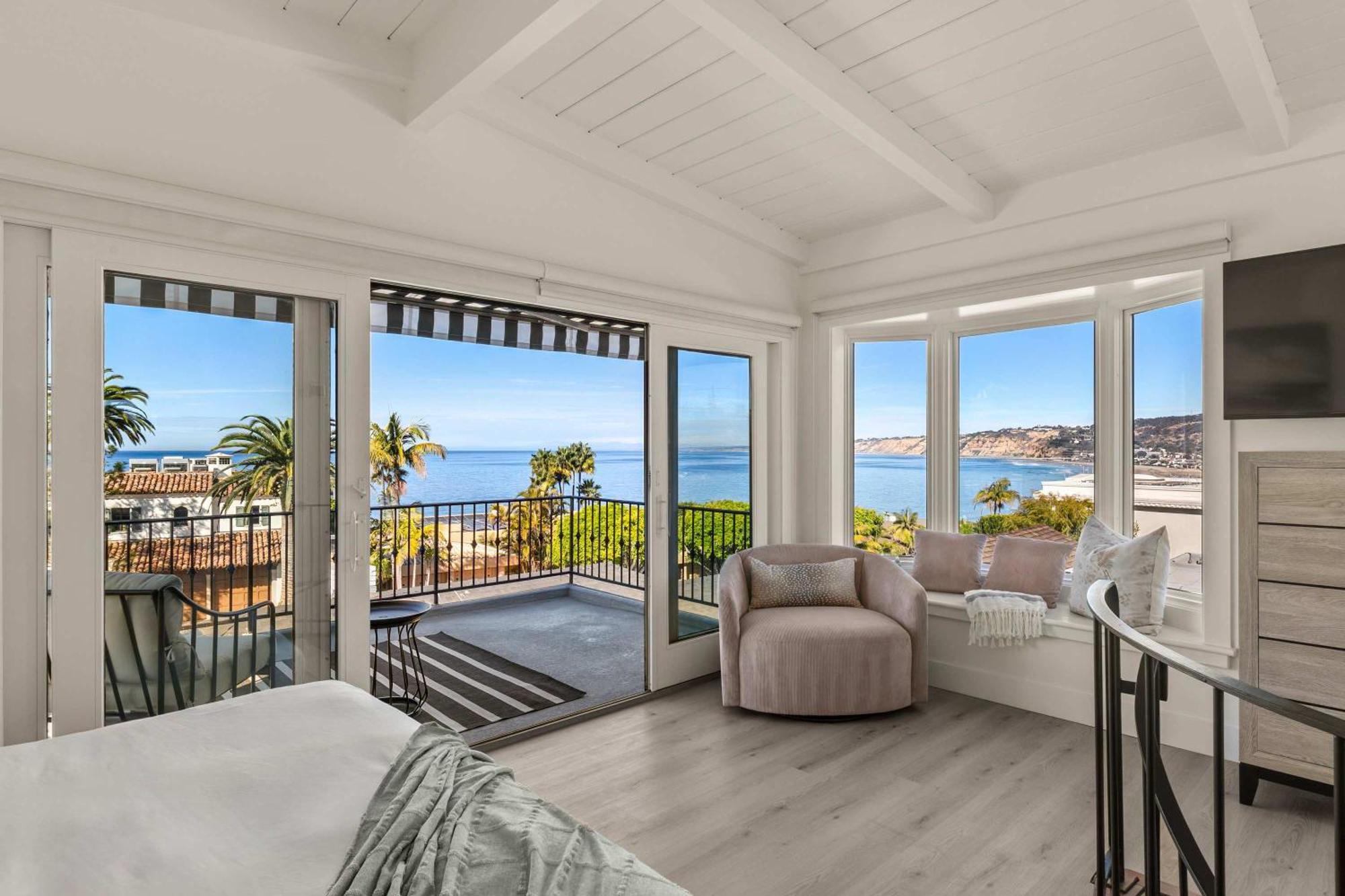 Pacific Perfection - Ocean Views Jacuzzi Walk To And Dining Holiday home