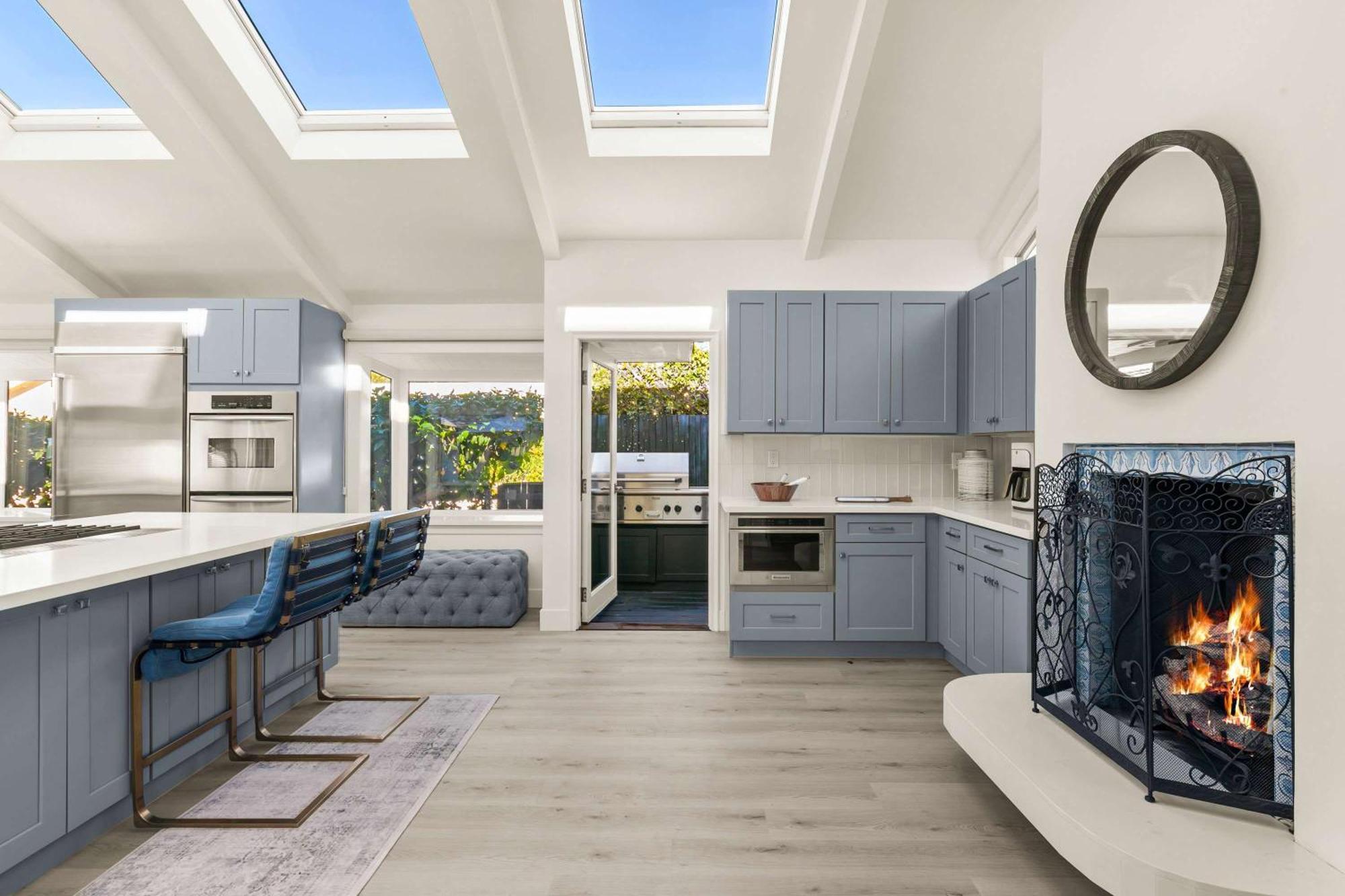 Pacific Perfection - Ocean Views Jacuzzi Walk To And Dining Holiday home