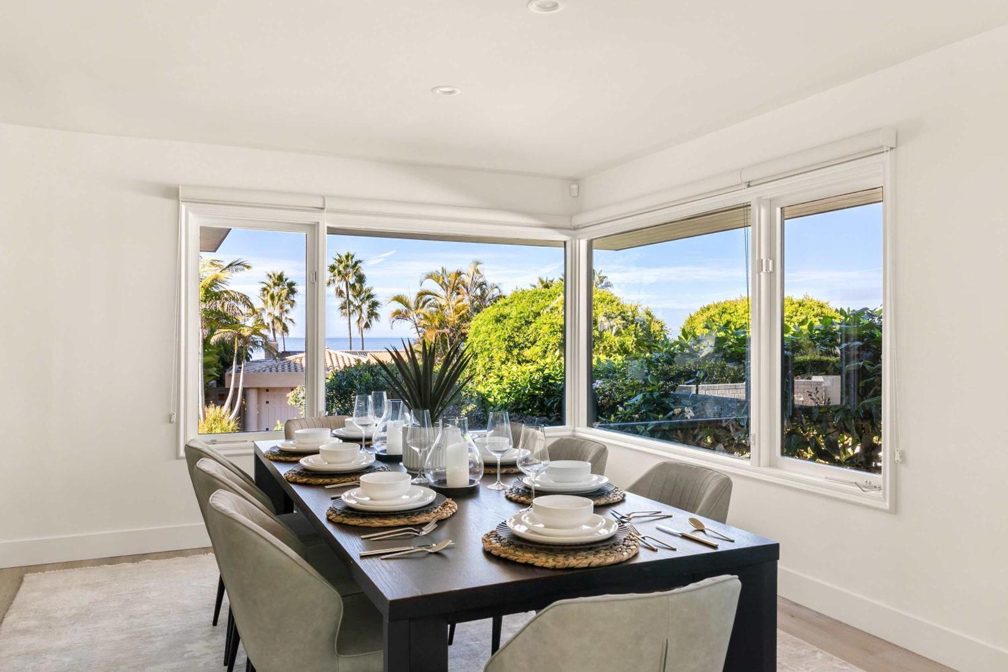 Holiday home Pacific Perfection - Ocean Views Jacuzzi Walk To And Dining *