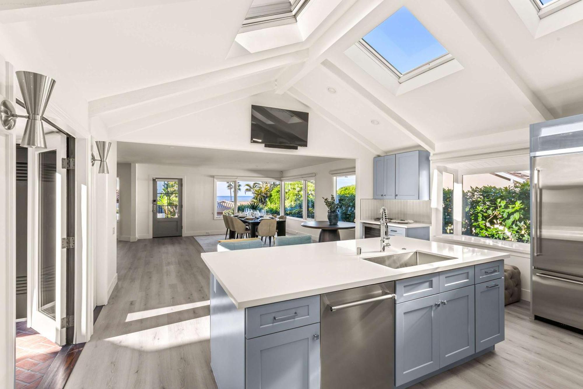 Pacific Perfection - Ocean Views Jacuzzi Walk To And Dining *