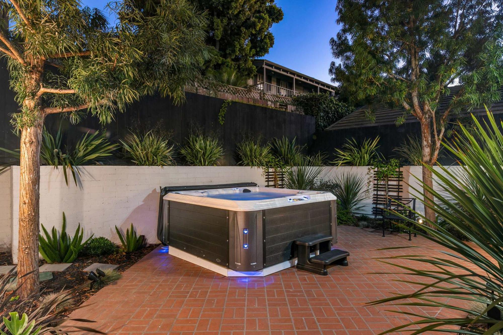 Holiday home Pacific Perfection - Ocean Views Jacuzzi Walk To And Dining *