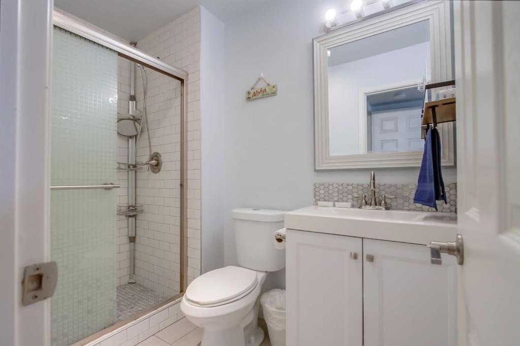 Entire Modern 4-bedroom W Pool, King Bed, Garage, Prime Location * San Diego