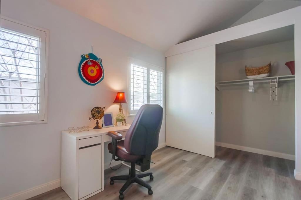 Entire Modern 4-bedroom W Pool, King Bed, Garage, Prime Location * San Diego