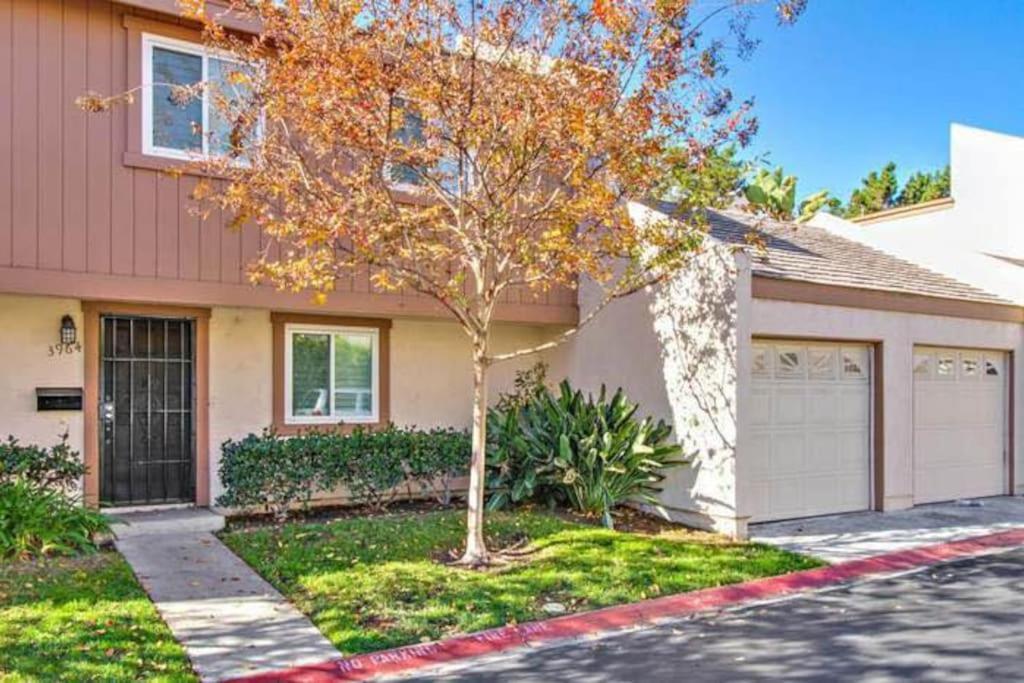 Entire Modern 4-bedroom W Pool, King Bed, Garage, Prime Location San Diego
