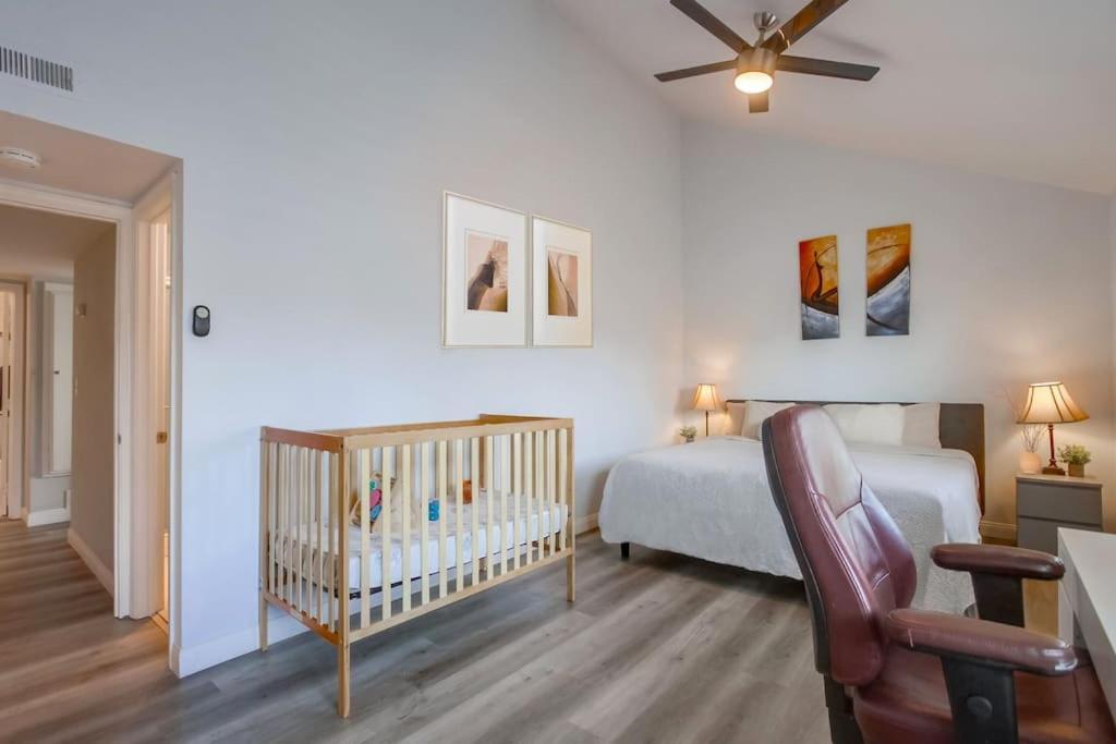 Holiday home Entire Modern 4-bedroom W Pool, King Bed, Garage, Prime Location San Diego