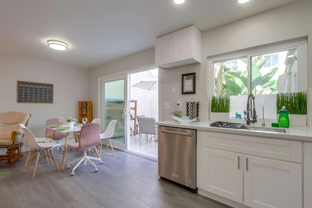 Entire Modern 4-bedroom W Pool, King Bed, Garage, Prime Location * San Diego