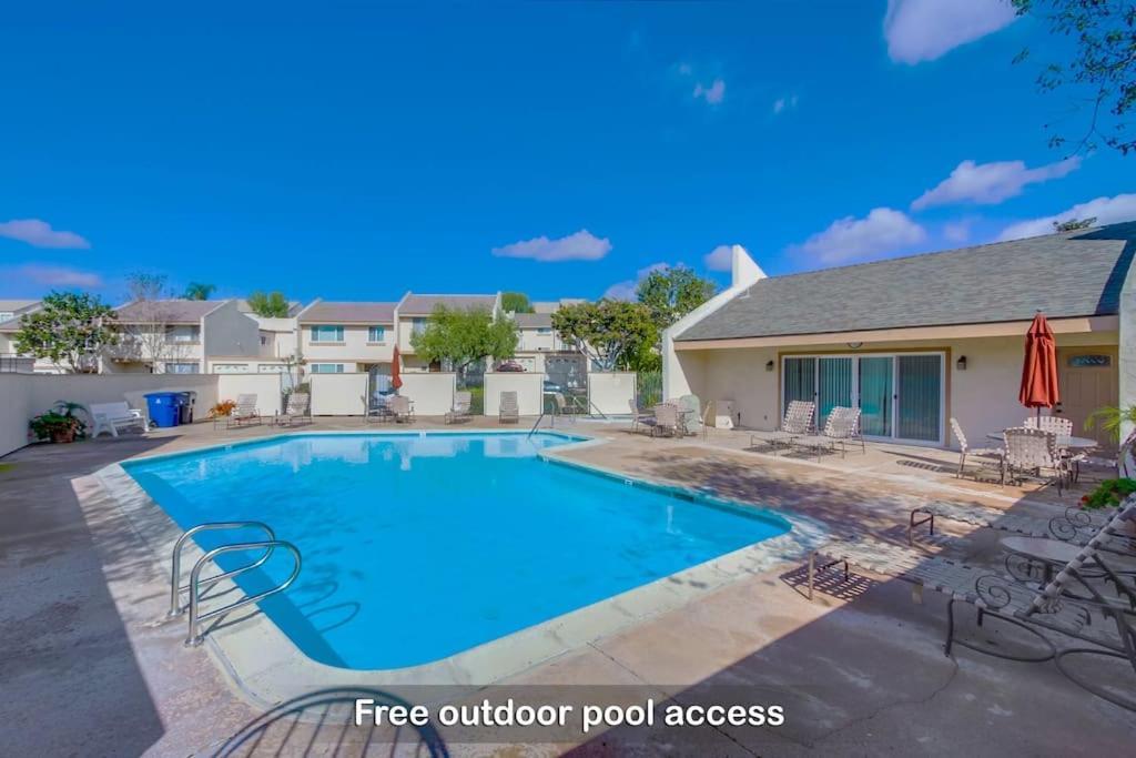 Holiday home Entire Modern 4-bedroom W Pool, King Bed, Garage, Prime Location