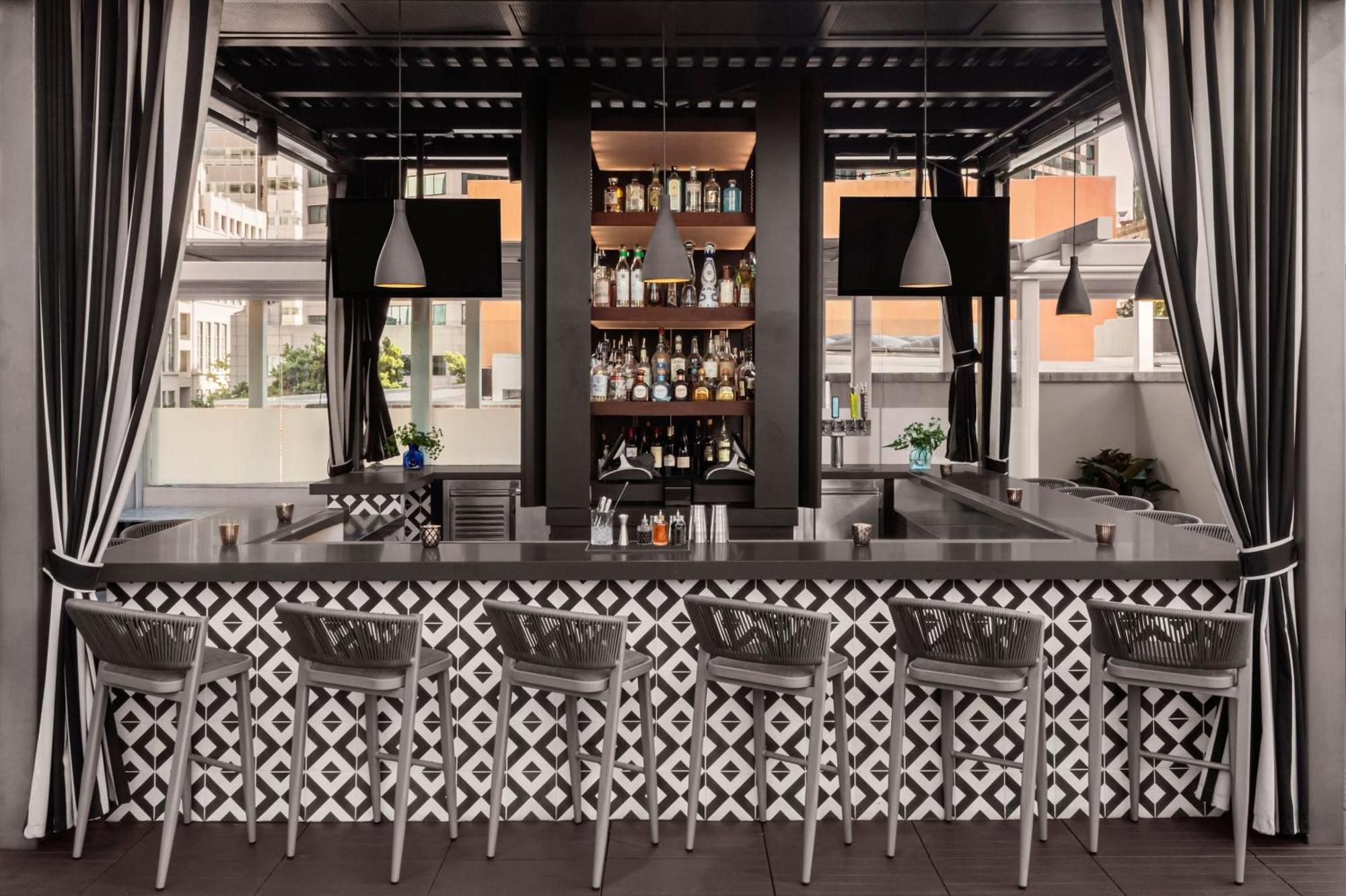 Republic San Diego, Autograph Collection 4*
