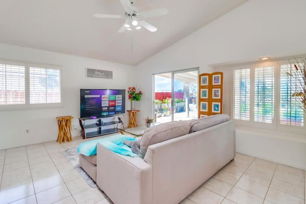 Holiday home Entire Private 4-bedroom House W Garage, Big Yard, King Bed, Baby Crib San Diego