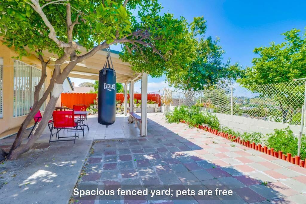 Holiday home Entire Private 4-bedroom House W Garage, Big Yard, King Bed, Baby Crib San Diego