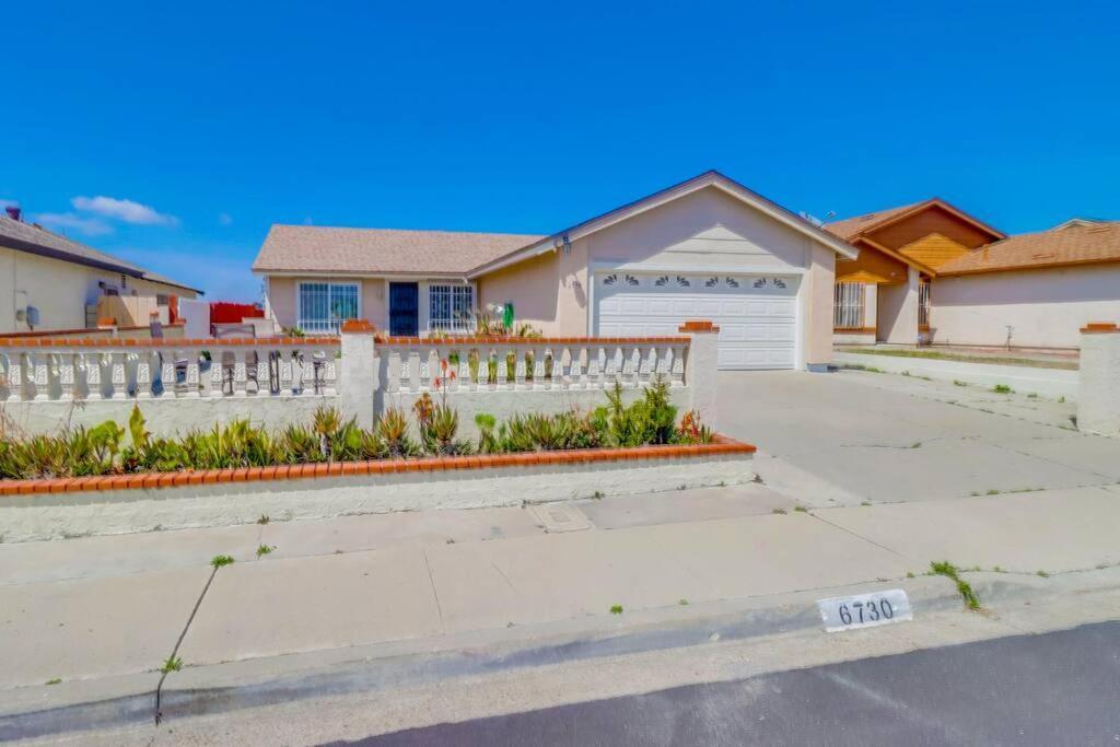 Holiday home Entire Private 4-bedroom House W Garage, Big Yard, King Bed, Baby Crib