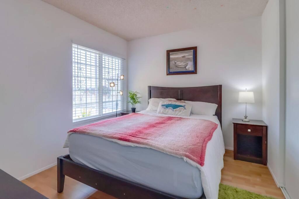 Entire Private 4-bedroom House W Garage, Big Yard, King Bed, Baby Crib Holiday home San Diego