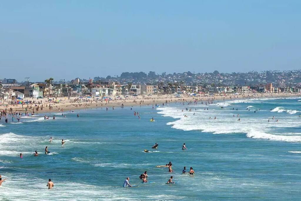Holiday home Entire Private 4-bedroom House W Garage, Big Yard, King Bed, Baby Crib San Diego