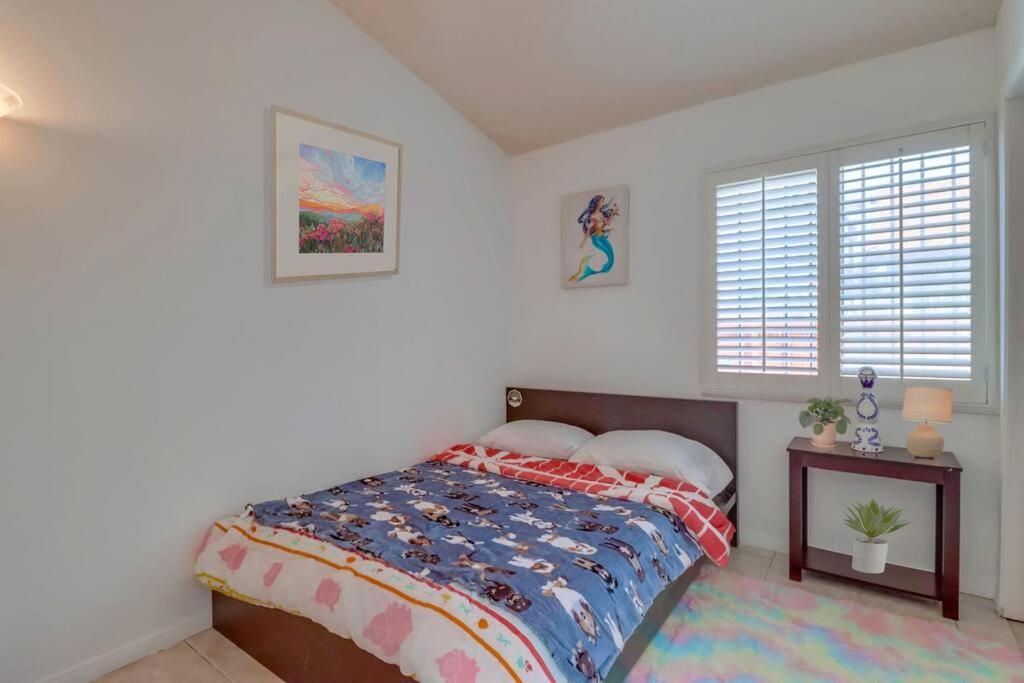 Entire Private 4-bedroom House W Garage, Big Yard, King Bed, Baby Crib Holiday home San Diego