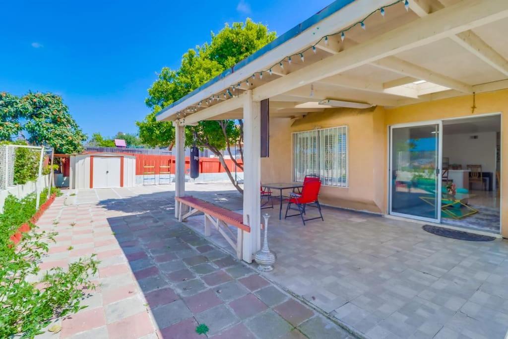 Entire Private 4-bedroom House W Garage, Big Yard, King Bed, Baby Crib *