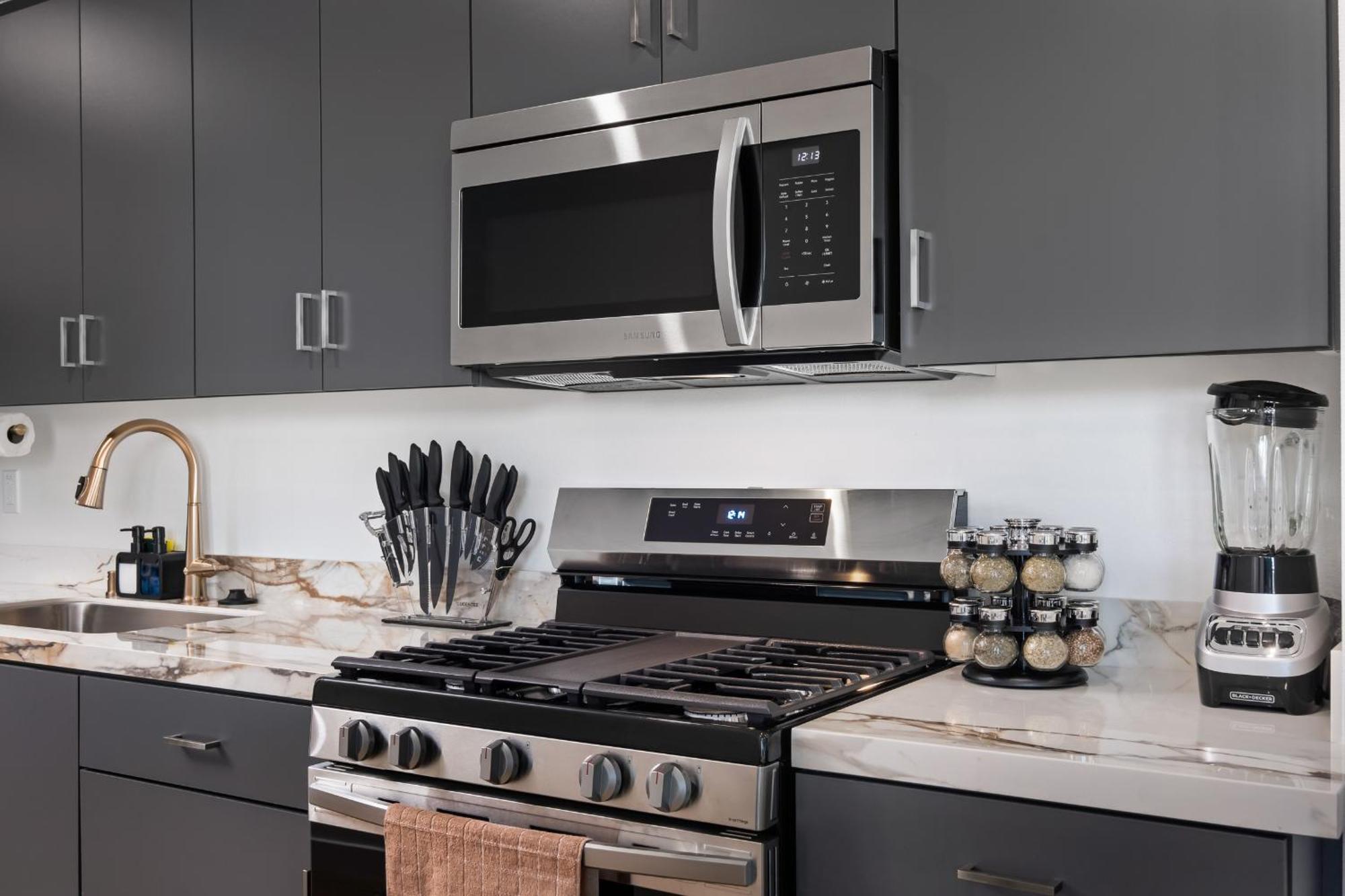 Apartment Stylish 2 Bedroom King Bed Evcharger Pet-friendly Balcony San Diego