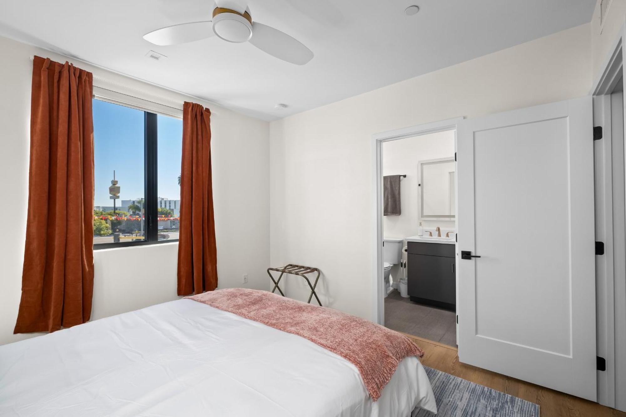Apartment Stylish 2 Bedroom King Bed Evcharger Pet-friendly Balcony San Diego