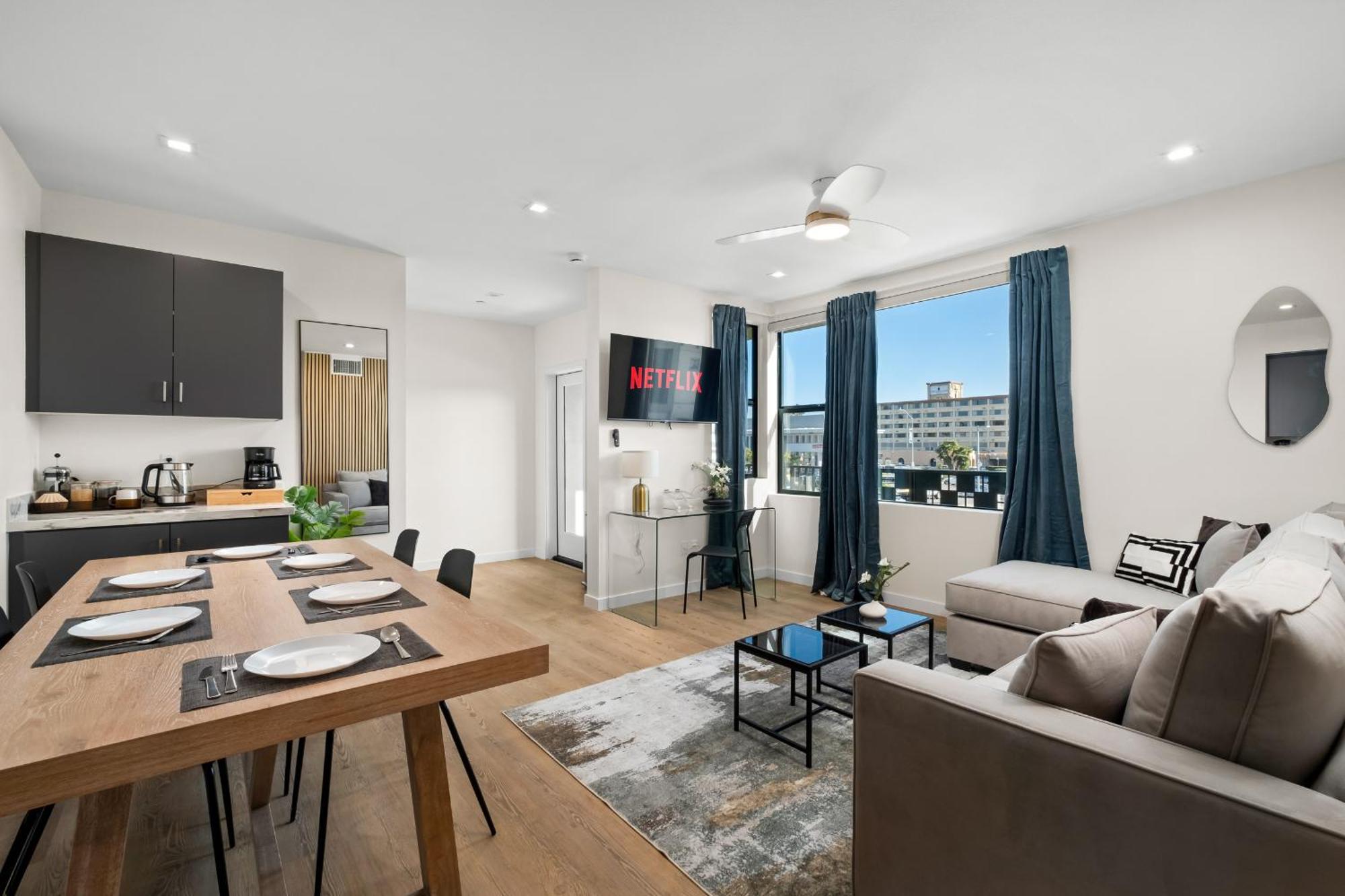 Stylish 2 Bedroom King Bed Evcharger Pet-friendly Balcony * San Diego