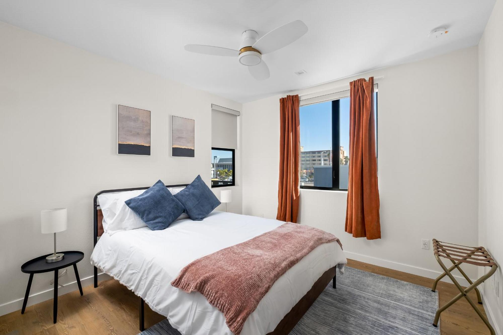 Stylish 2 Bedroom King Bed Evcharger Pet-friendly Balcony